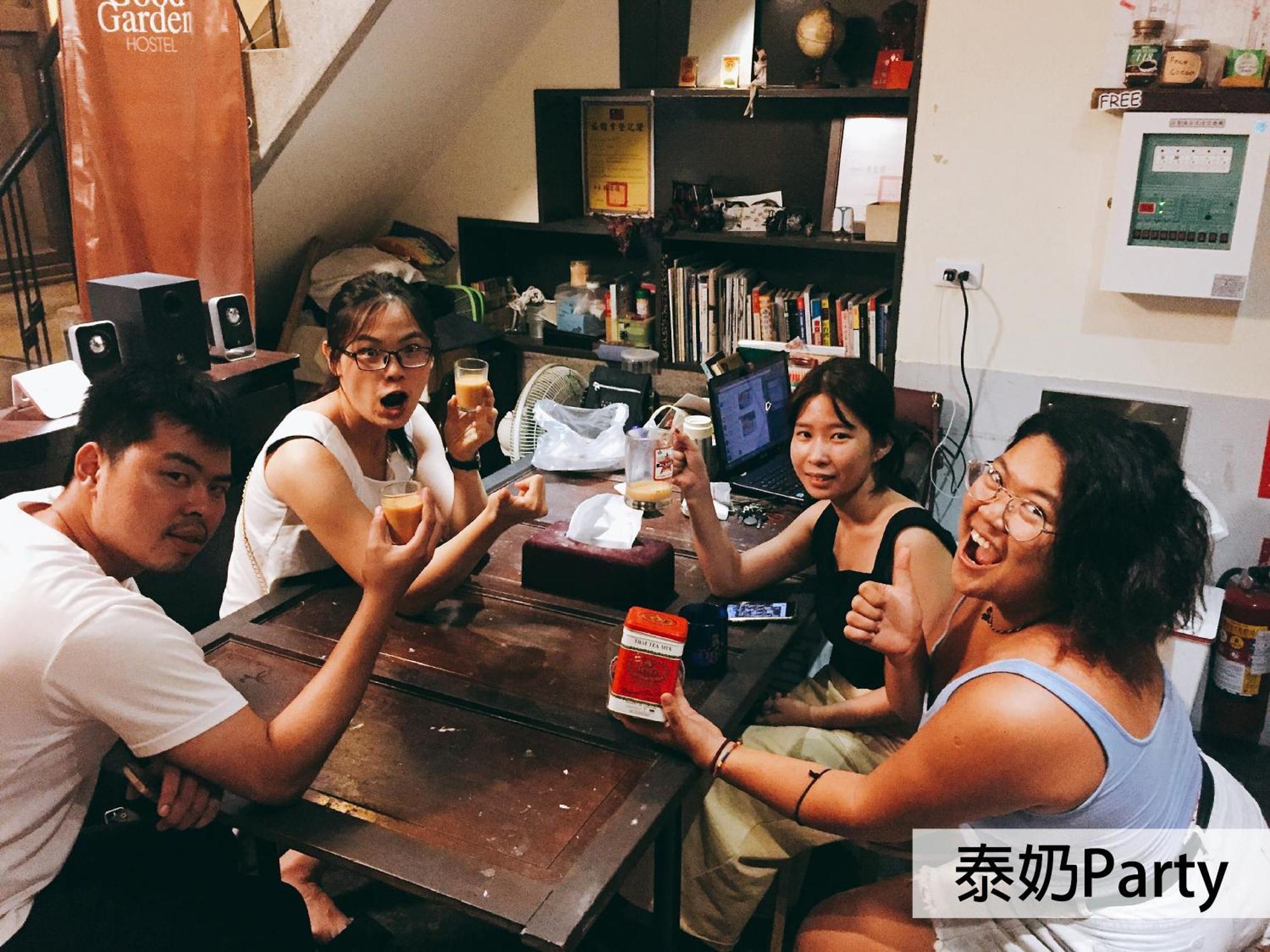 Good Garden Female Hostel Tainan Bagian luar foto